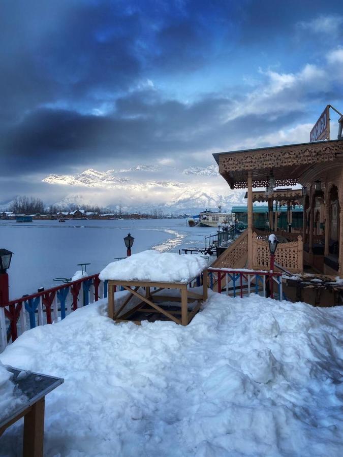 Hotel Chicago Group Of Houseboats Srīnagar Zewnętrze zdjęcie