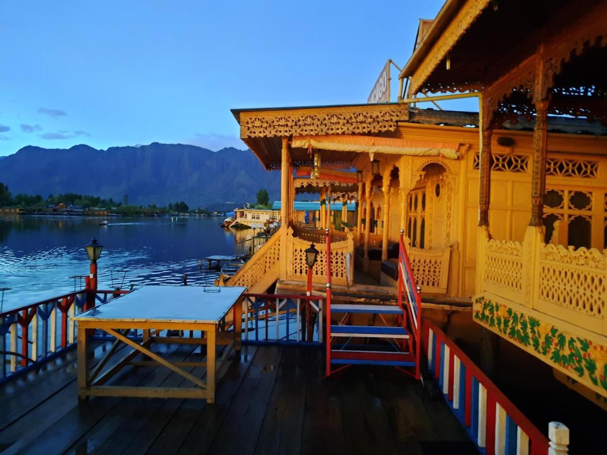 Hotel Chicago Group Of Houseboats Srīnagar Zewnętrze zdjęcie