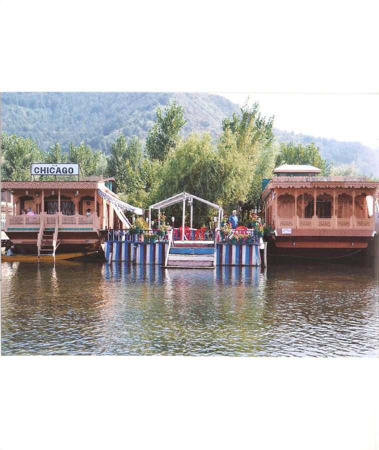Hotel Chicago Group Of Houseboats Srīnagar Zewnętrze zdjęcie