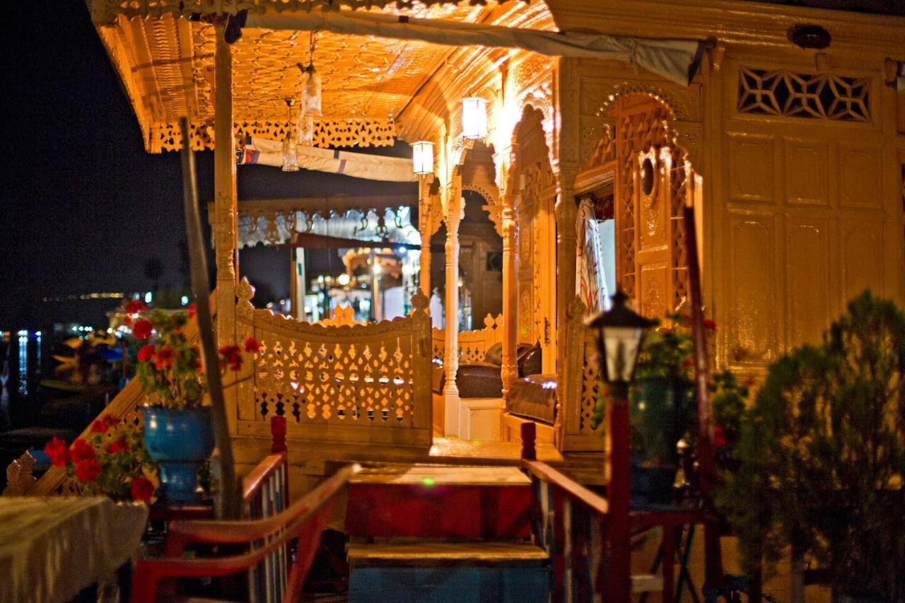 Hotel Chicago Group Of Houseboats Srīnagar Zewnętrze zdjęcie