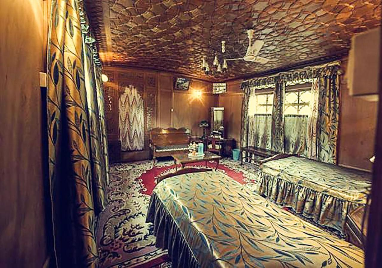 Hotel Chicago Group Of Houseboats Srīnagar Zewnętrze zdjęcie