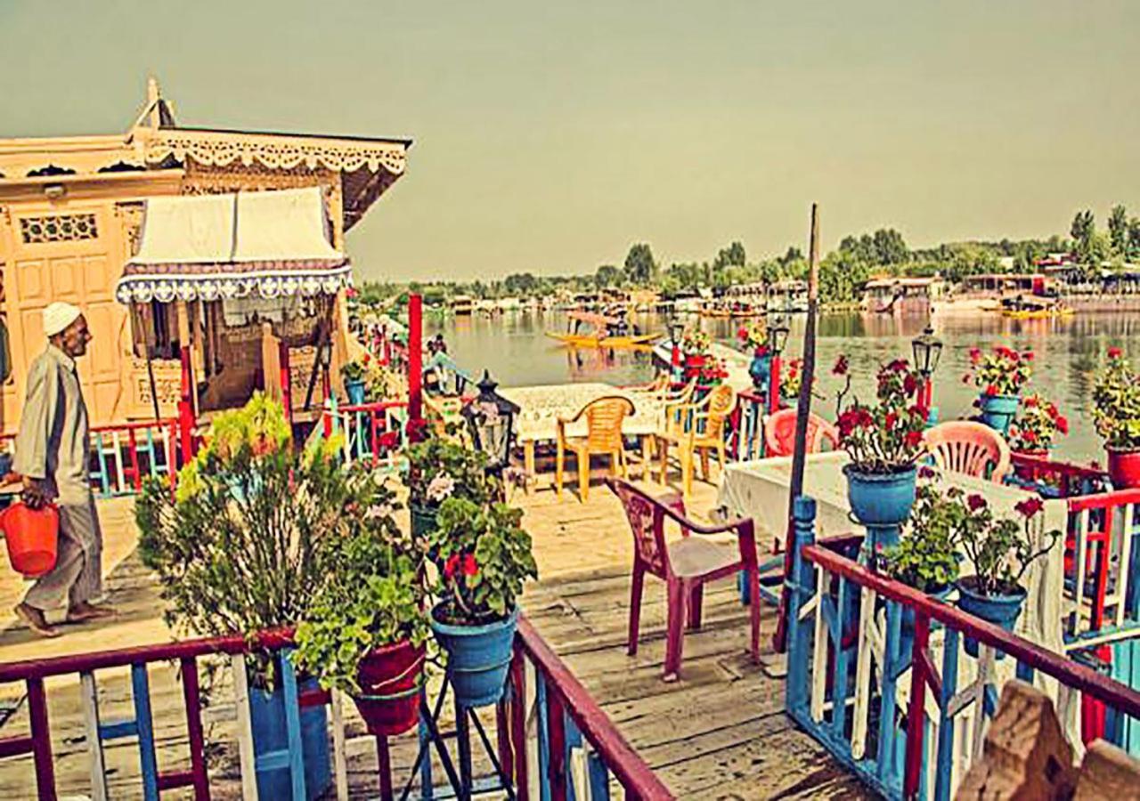 Hotel Chicago Group Of Houseboats Srīnagar Zewnętrze zdjęcie
