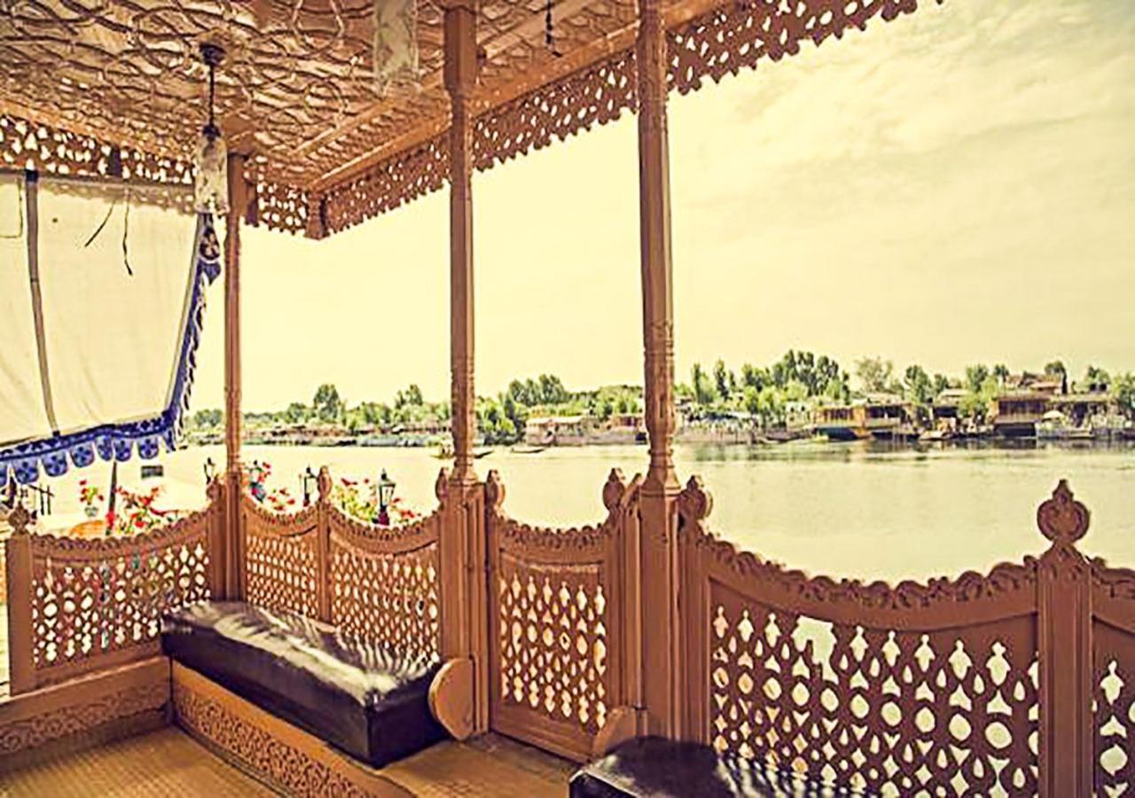 Hotel Chicago Group Of Houseboats Srīnagar Zewnętrze zdjęcie